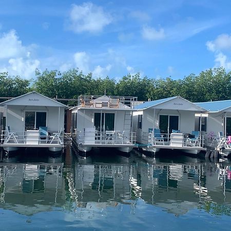Aqua Lodges At Hurricane Hole Marina Stock Island Bagian luar foto