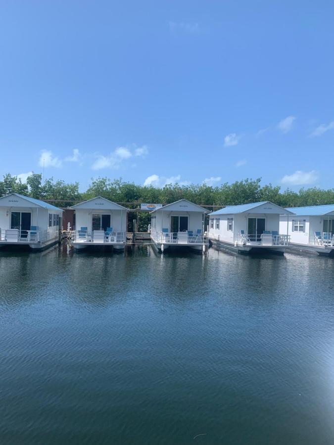 Aqua Lodges At Hurricane Hole Marina Stock Island Bagian luar foto