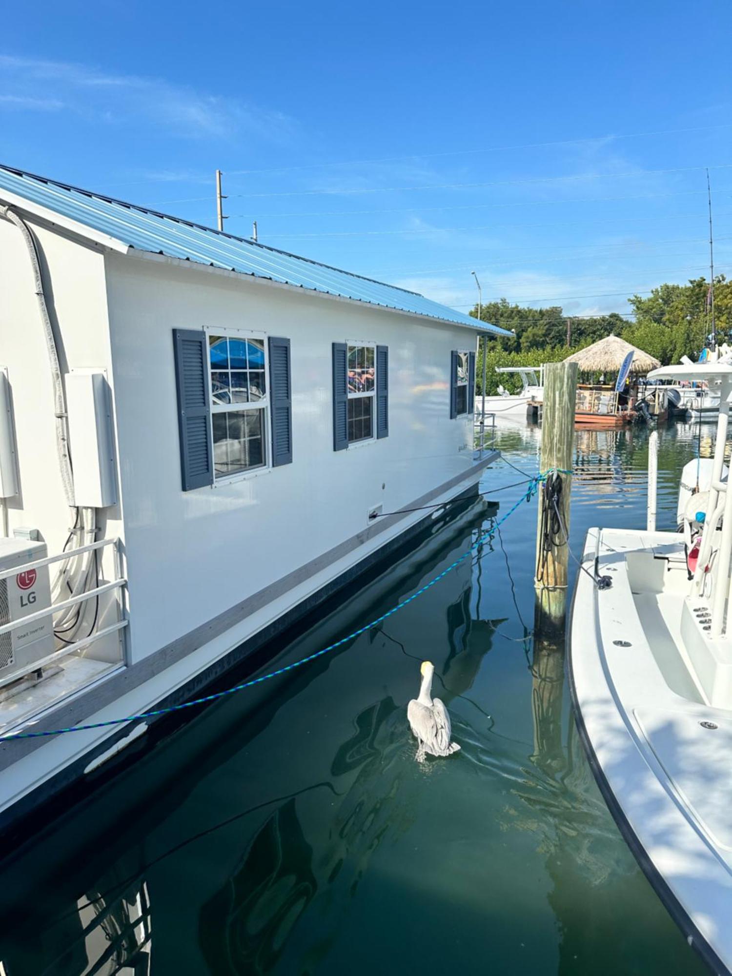 Aqua Lodges At Hurricane Hole Marina Stock Island Bagian luar foto