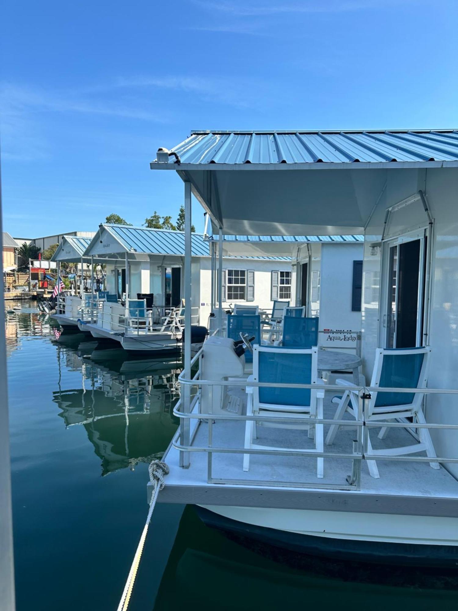 Aqua Lodges At Hurricane Hole Marina Stock Island Bagian luar foto