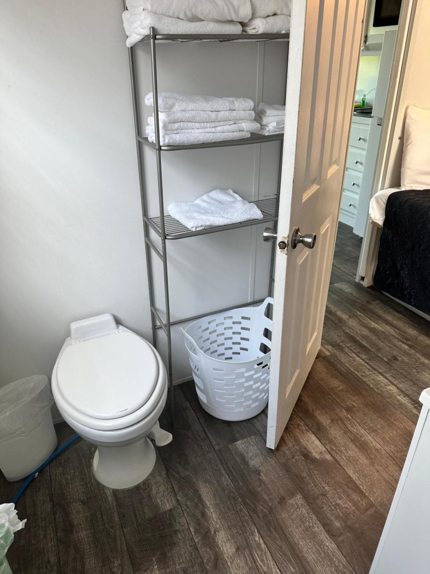 Aqua Lodges At Hurricane Hole Marina Stock Island Bagian luar foto