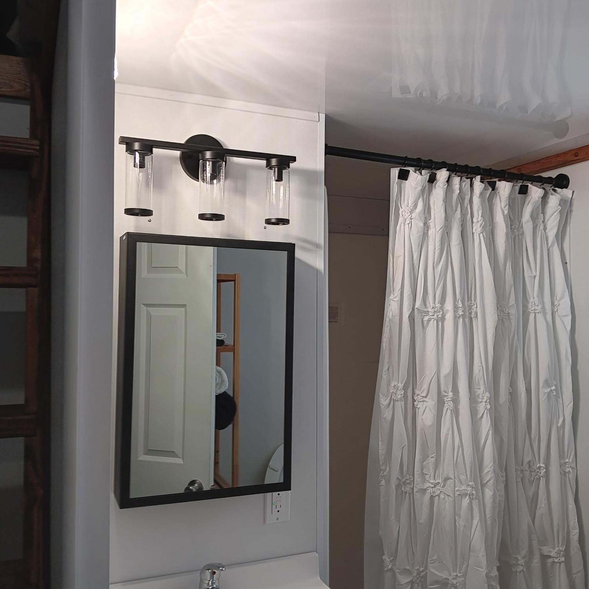 Aqua Lodges At Hurricane Hole Marina Stock Island Bagian luar foto
